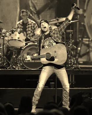 Dierks Bentley Bridgeport