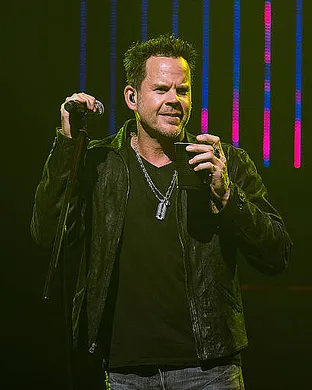 Gary Allan Farmington
